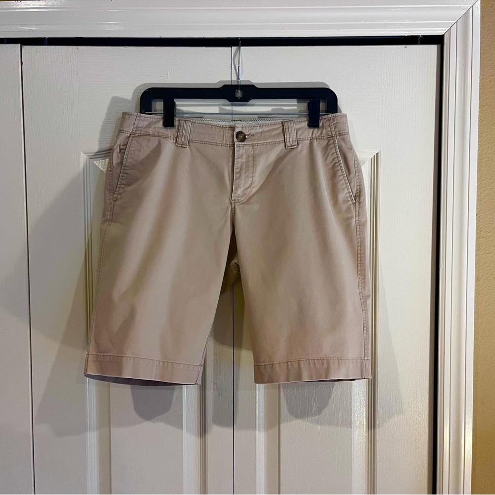 Old Navy tan/khaki shorts size 6